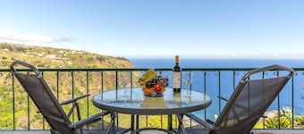 Separate apartment on the first floor of a family house with private pool & WiFi