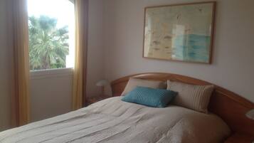 3 bedrooms, in-room safe, iron/ironing board, travel crib