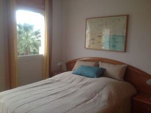 3 bedrooms, in-room safe, iron/ironing board, travel crib