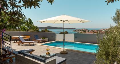 An oasis of tranquility with beautiful ocean views