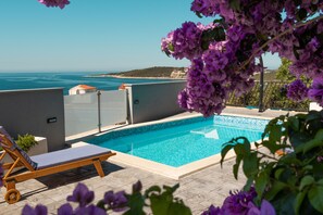 Indoor pool - An oasis of tranquility with beautiful ocean views (Sevid)