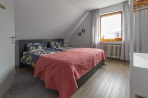 1 bedroom, iron/ironing board, travel cot, free WiFi