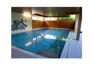 Indoor pool, a heated pool - Modern, spacious and quiet vacation apartment with swimming pool, sauna (Füssen)