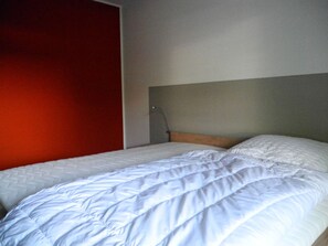 2 bedrooms, iron/ironing board, free WiFi, bed sheets - Modern, spacious and quiet vacation apartment with swimming pool, sauna (Füssen)