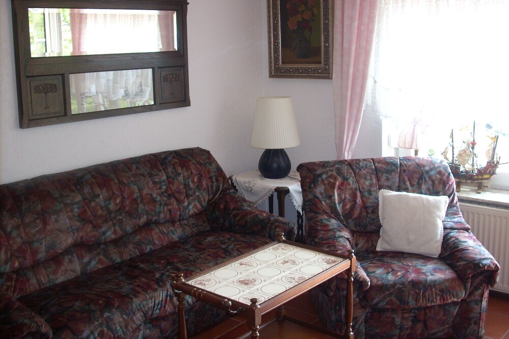 Greta am Siel: Rustic-romantic apartment, garden, close to the center, Greetsiel