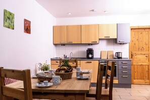 Kühlschrank, Ofen, Herdplatte, Geschirrspüler