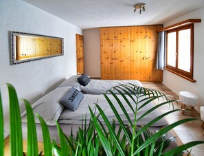 2 bedrooms, WiFi, bed sheets - 3. 5 room apartment directly on the Laaxersee (Laax)
