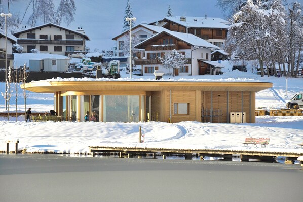 Exterior - 3. 5 room apartment directly on the Laaxersee (Laax)