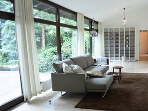 Familienvilla | Wohnbereich | Fernseher