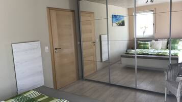 2 Schlafzimmer, Bügeleisen/Bügelbrett, Reisekinderbett, WLAN