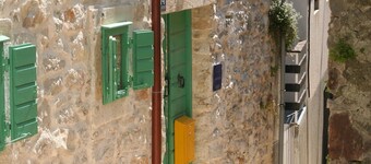 Lovingly renovated stone house with courtyard & brick barbecue area