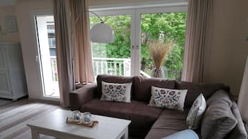 Smart-TV, Bücher, Stereoanlage