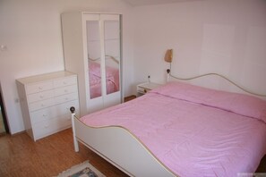 2 bedrooms, free WiFi, bed sheets, wheelchair access
