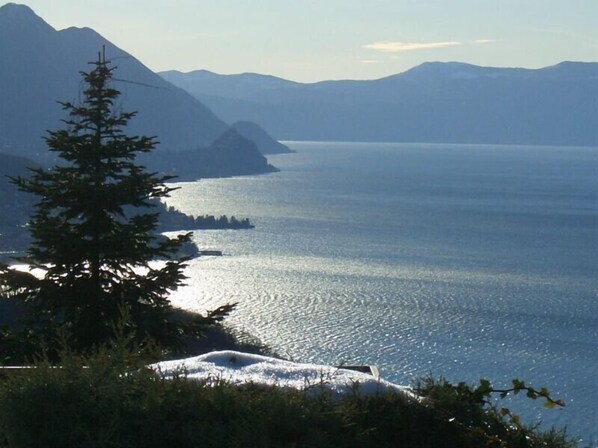 A coastal landscape with mountains in the background and a clear view of the sea.