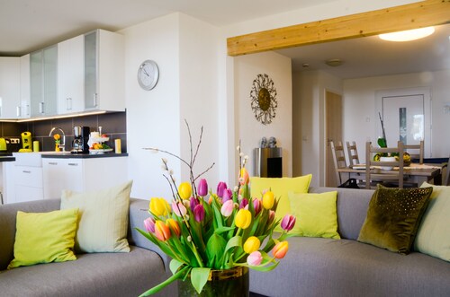 4 Sterne, Traumhafte Lage mit Alpenpanorama, Exkl. Ausstattung, Hell und Ruhig