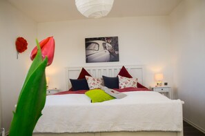 3 bedrooms, iron/ironing board, travel cot, free WiFi - 4 stars, fantastic location with Alpine panorama, excl. Equipment, bright and quiet (Brenden)