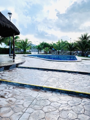 2 outdoor pools
