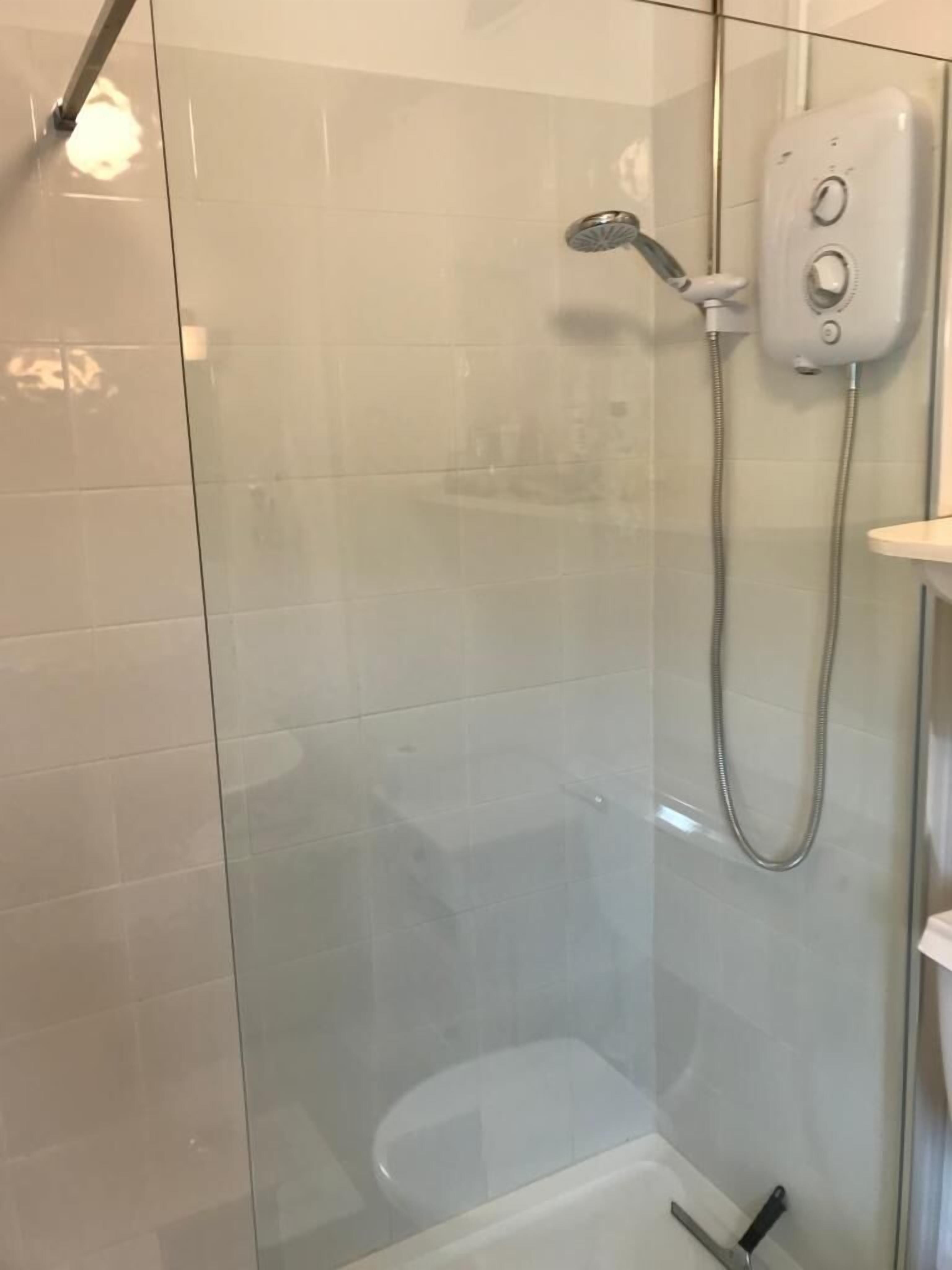 Bathtub, hair dryer, towels