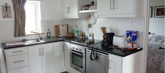 Idyllic cottage on the Atlantic coast in the south west of Ireland