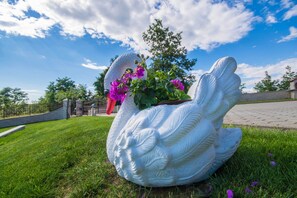 Property grounds - Spacious and private pool Villa, parking, wifi, fenced (Pazin)