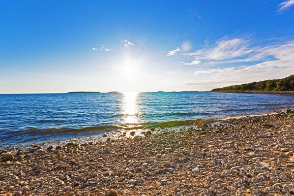 Beach nearby, sun loungers - Spacious and private pool Villa, parking, wifi, fenced (Pazin)