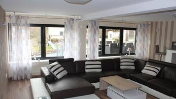 Smart-TV, DVD-Player, Bücher, Videothek