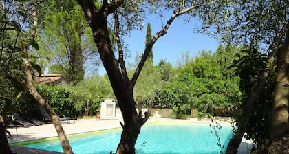 100% quiet in Uzès! Sw.-pool 10X5m, 70m² with AC+priv. terrace, WIFI, big garden