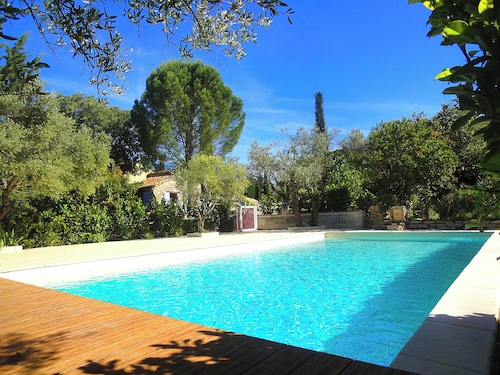 Au calme à Uzès, 70m² avec 2 ch., clim., piscine 10X5, grd jardin, terrasse,WIFI