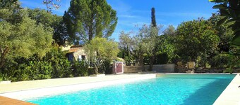 100% quiet in Uzès! Sw.-pool 10X5m, 70m² with AC+priv. terrace, WIFI, big garden
