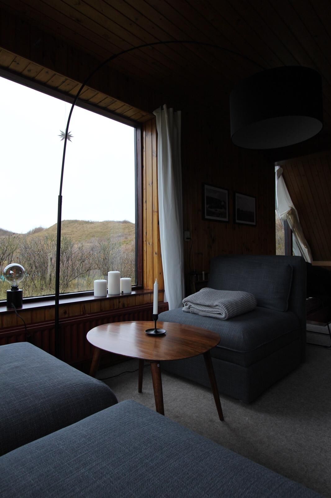 Smart-TV, DVD-Player, Bücher, Stereoanlage