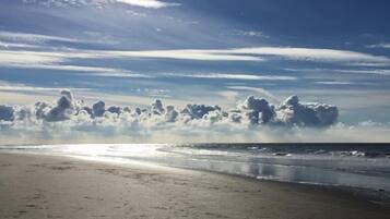 In StrandnĂ€he, LiegestĂŒhle