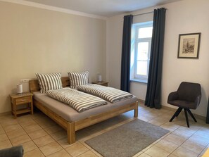 2 Schlafzimmer, Bügeleisen/Bügelbrett, Reisekinderbett, WLAN