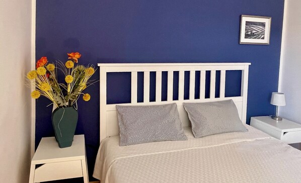 2 عدّة غرف نوم ومكواة/لوح كي وواي فاي وملاءات أسرّة