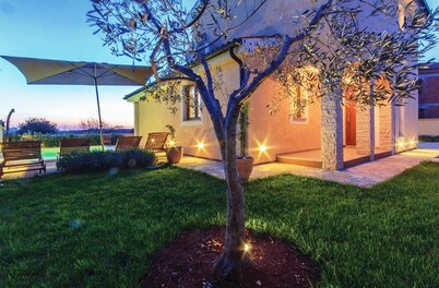 Charming luxury villa with private pool in a quiet area 