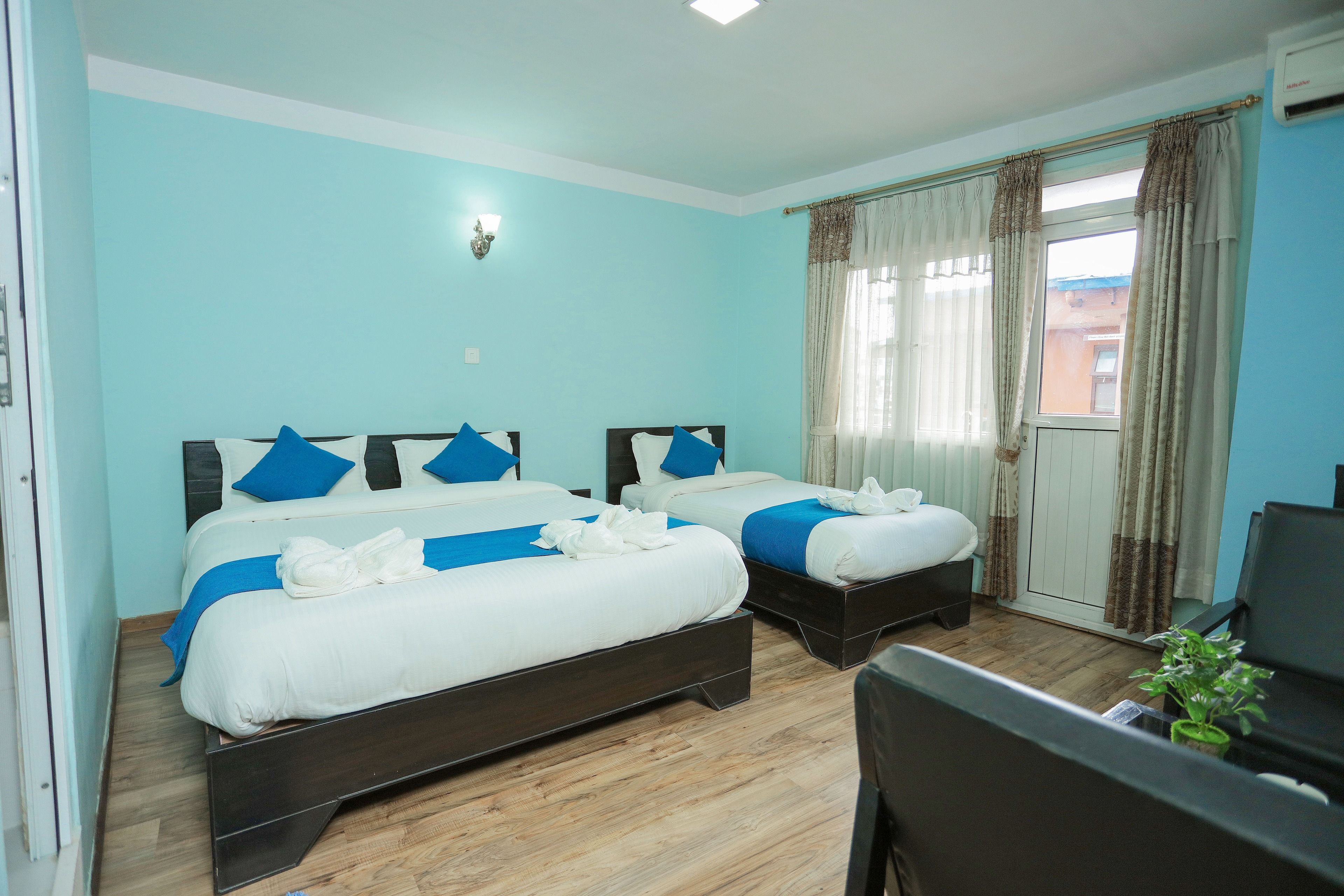 family room | 5 bedrooms, premium bedding, down duvets, pillow-top beds