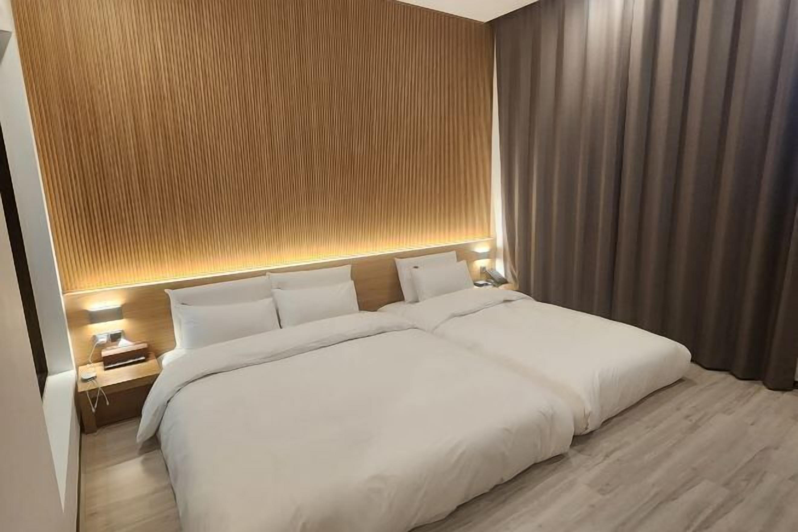 書桌、手提電腦工作空間、遮光窗簾/窗簾、免費 Wi-Fi