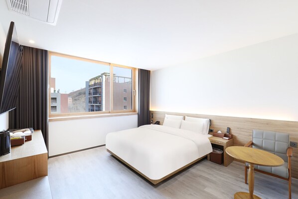 Superior-rum - 1 kingsize-säng - icke-rökare | Skrivbord, arbetsyta för laptop, mörkläggningsgardiner och gratis wi-fi