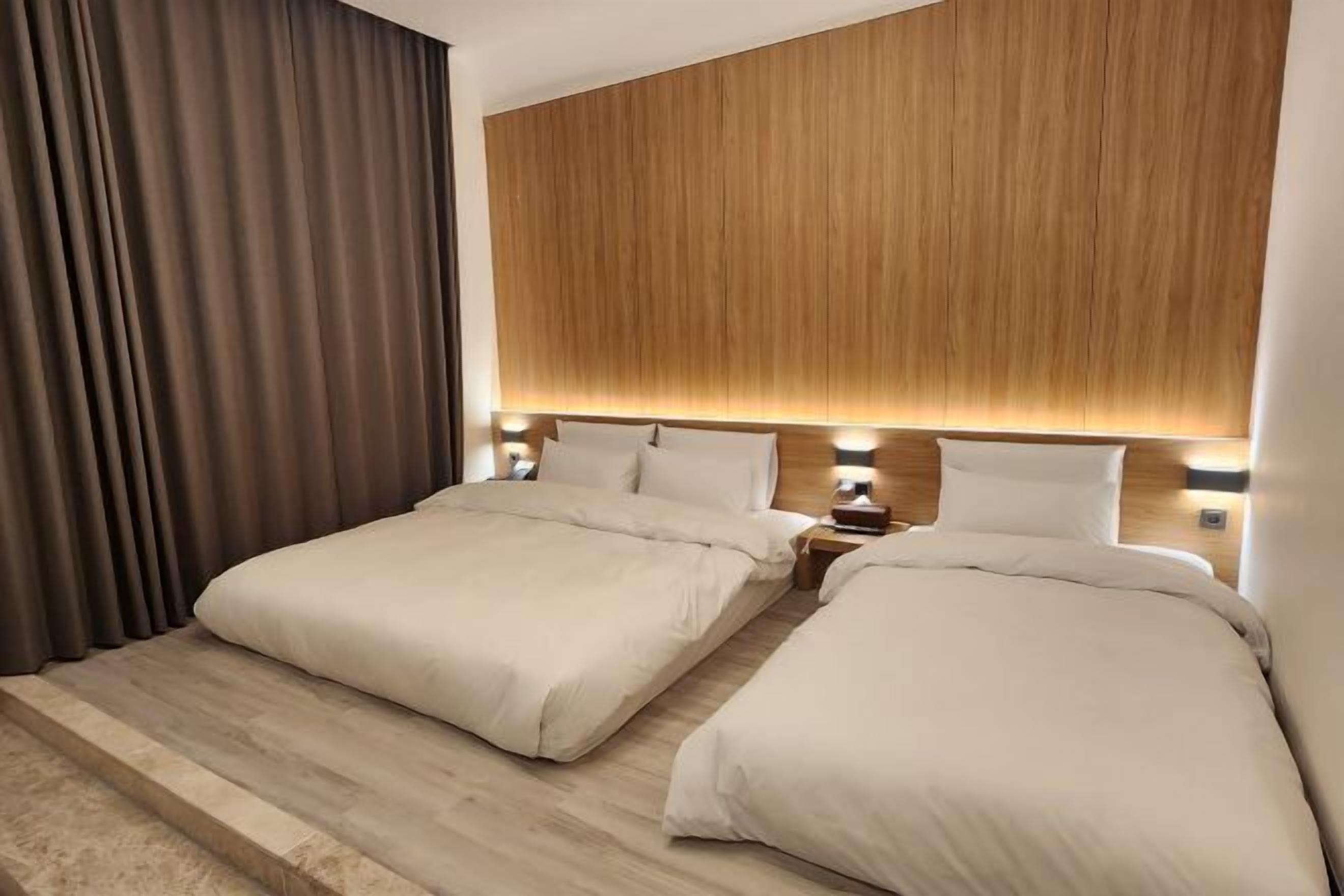 書桌、手提電腦工作空間、遮光窗簾/窗簾、免費 Wi-Fi