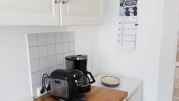 KĂŒhlschrank, Ofen, Herdplatte, GeschirrspĂŒler