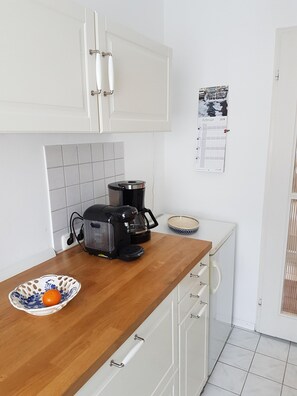 Fridge, oven, stovetop, dishwasher - Cozy city apartment with carport for 2 to 5 people near the thermal baths (Bad Reichenhall)