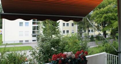 Viihtyisä kaupunkihuoneisto, jossa autokatos 2 - 5 hengelle, lähellä kylpylöitä