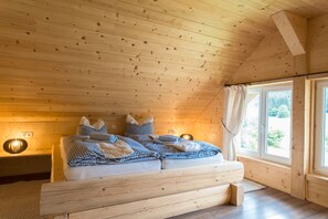 3 bedrooms, bed sheets