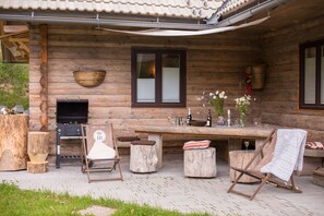 Outdoor dining - Alpine hut Gorjuse - in the Triglav National Park - Bohinjer Alm (Bohinjska Bistrica)