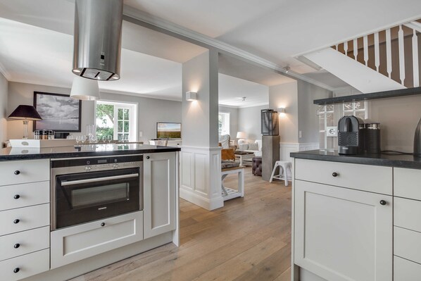 Fridge, oven, dishwasher