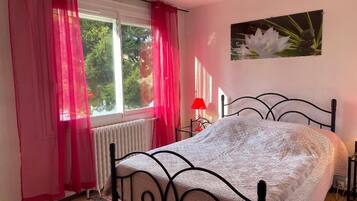 2 slaapkamers, een strijkplank/strijkijzer, gratis wifi