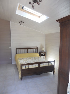 3 bedrooms, iron/ironing board, free WiFi