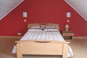 3 chambres, fer et planche à repasser, Wi-Fi gratuit