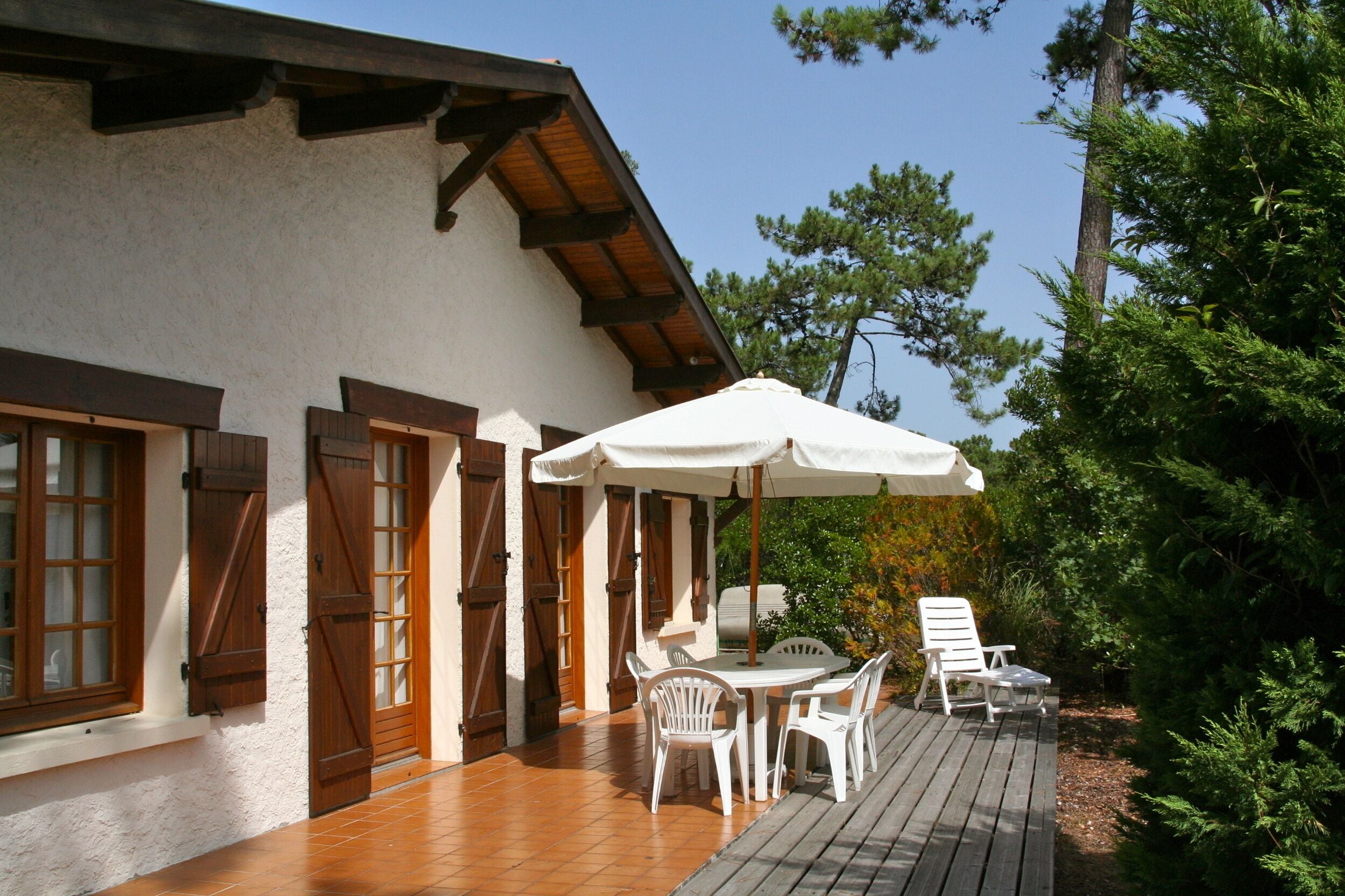 屋外ダイニングエリア