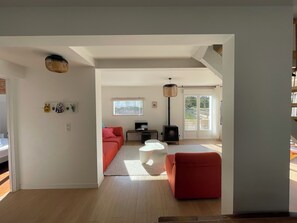 TV, DVD player, books, stereo