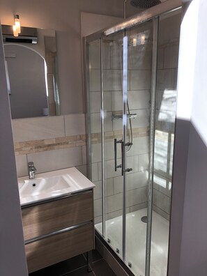 Een douche, een haardroger